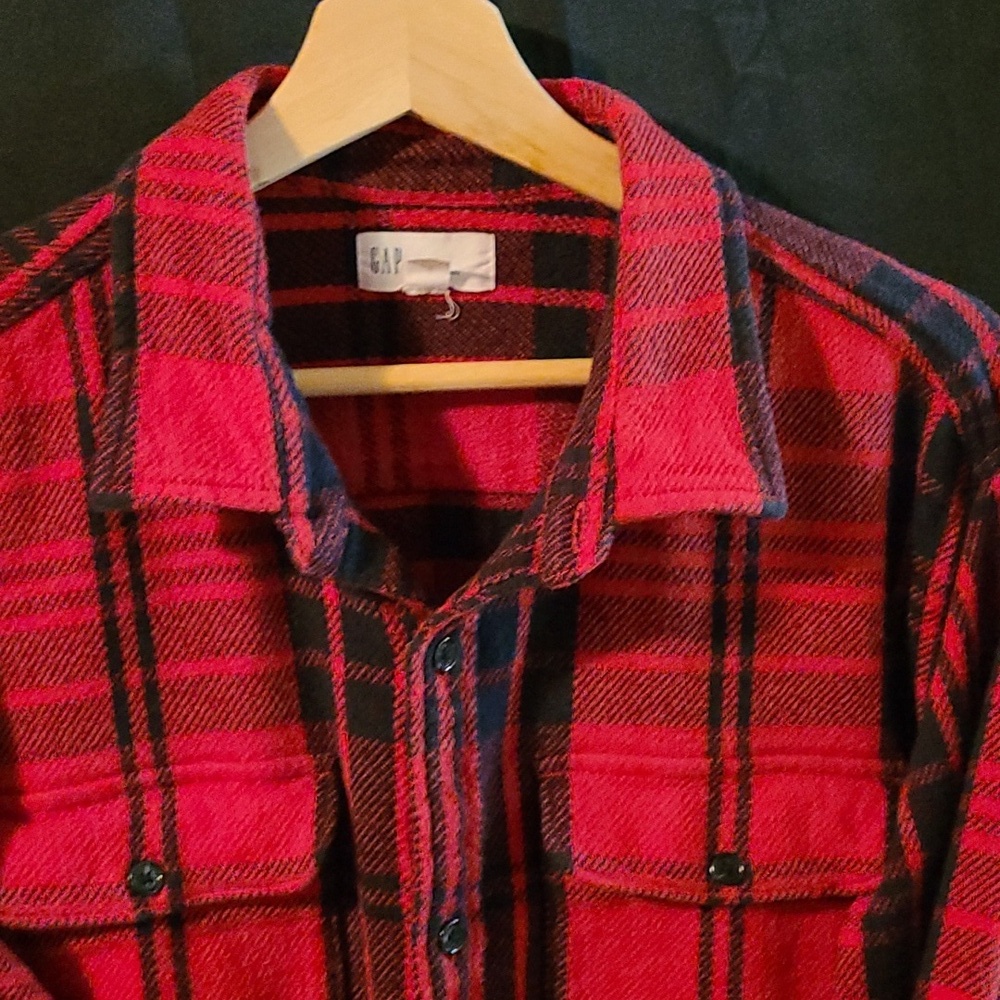 GAP XL Red and Black Plaid Men's Shirt - Picture 2 of 7